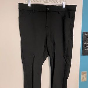 NWT, Never Worn Torrid Bombshell Skinny Pant Size 18 in Luxe Ponte Black!